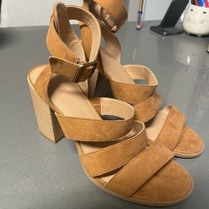 Chunky Tan/Brown Heel